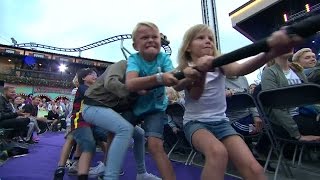 Barnen utmanar gladiatorerna på dragkamp  Sommarkrysset TV4 [upl. by Yurt492]