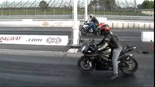 GSXR 600 vs GSXR 1000 Drag Race [upl. by Aeuhsoj]