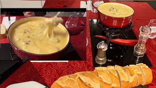 Recette fondue suisse moitié moitié  Perpétuer la tradition  Gruyère et Vacherin Fribourgeois AOP [upl. by Ahsaei]