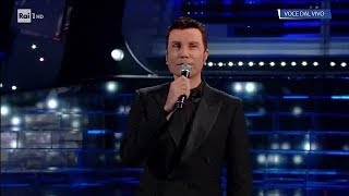 Antonio Mezzancella è Tiziano Ferro quotSere nerequot  Tale e Quale Show 09112018 [upl. by Oinotnaesoj737]