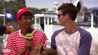 The Flash Cast Play quotWhos The Biggest Geekquot  COMIC CON 2017 [upl. by Egroeg]