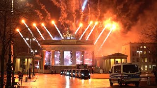 Feuerwerk am Brandenburger Tor Berlin an Silvester 2020 [upl. by Anestassia756]