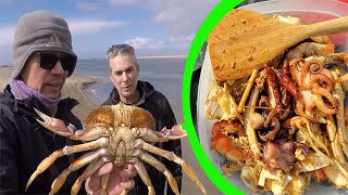 Catching Big Dungeness Crab On A Crab Snare  Oregon Dungeness Crabbing [upl. by Ziul]