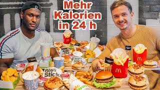 Wer schafft mehr Kalorien in 24 Stunden  Cheat Day Challenge [upl. by Ellehcen213]