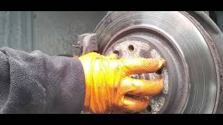 how to change front brake discpads 131 Renault kadjar [upl. by Demy]