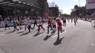 Haspa Hamburg Marathon 2013  Das Zehntel  14 Klasse Zieleinlauf [upl. by Moia]