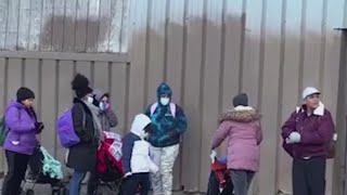 Cierre de albergues para migrantes en Chicago autoridades responden a preocupaciones de la gente [upl. by Eidnew]