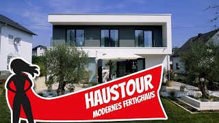 Fertighaus Haustour Bauhausstil und Landhausstil  Passt das zusammen  Weberhaus  Hausbau Helden [upl. by Christa]