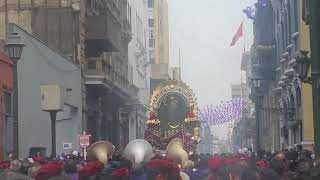 Procesión del Señor de los Milagros de Nazarenas  18 de Octubre 2017 77 [upl. by Ocirled]