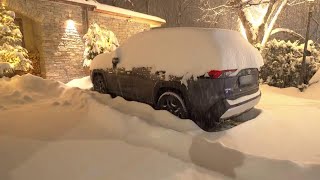 Forti nevicate a Courmayeur spazzaneve in azione per le strade della città [upl. by Naitsirt485]