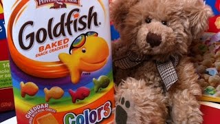 Pepperidge Farm Goldfish Baked snack Crackers CHEDDAR COLORS  Produit Américain [upl. by Anaeed]