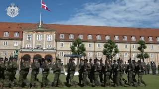 Dronningen overværer Livgardens Årsdagsparade 2016 [upl. by Feld]