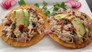 TOSTADAS DE POLLO JAMON Y POBLANO REVOLTIJO  RECETA [upl. by Yetnruoc]