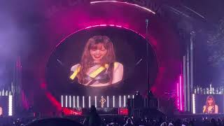 Lisa performing Moonlit Floor Kiss Me live at Global Citizen Festival NYC 2024 [upl. by Margaret]