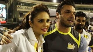 Who WARNED Huma Qureshi To Stay Away From Sohail Khan  Bollywood Gossip [upl. by Leiru43]