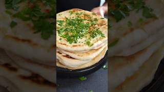 Knoblauch Naan Brote😍🥹 Das Rezept findest du hier in den Kommentaren👇🏼 naan brot backen fyp [upl. by Nosille]