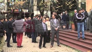 A1 Report  Vdekja e DrFlorit familja akuza Urgjencës Beqaj Ja si ndodhi [upl. by Ahsekahs]