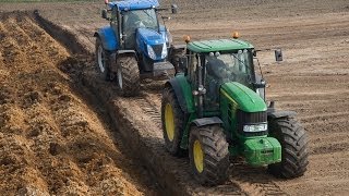 John Deere en New Holland samen diepploegen loonbedrijf Markvoort [upl. by Warwick]