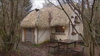 Des hobbits dans le Morvan  le village fantastique de la Pierre Ronde s’agrandit [upl. by Loferski]