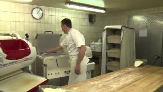 Bäckerei Zwahlen in Schwarzenburg  Produktion [upl. by Htedirem]