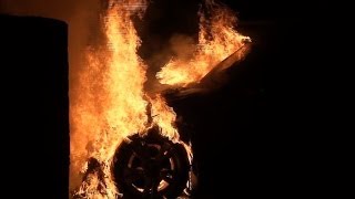 NOBELKAROSSE IN FLAMMEN  MERCEDES BRENNT IN MONHEIM  FEUERWEHR BEIM LÖSCHANGRIFF [upl. by Borroff543]