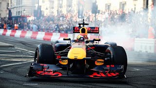 F1coureurs leven zich uit tijdens F1 Live London  RTL GP [upl. by Walley375]