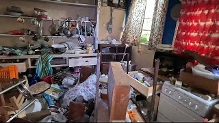 Crazy Abandoned Hoarders House With Everything Left In It Even The Car I Hurt Myself [upl. by Yecaj617]