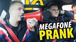 McDonalds PRANK  MITARBEITER MIT MEGAFON ANSCHREIEN [upl. by Telimay]