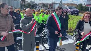 Casamassima inaugurato il ponte ciclopedonale che collega il paese al Parco Commerciale [upl. by Lalaj]