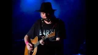 Neil Young  Blowin in the wind live Dresden 26072014 Filmnächte am Elbufer [upl. by Lynnette373]