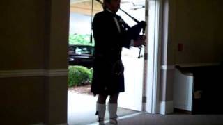 MOMS FUNERAL AMAZING GRACE N GOING HOME PLAYED BY STEVE THRASHER ON BAGPIPES APRIL 20 2011 [upl. by Libove33]