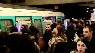 Metro ligne 13 Paris à SaintLazare heure de pointe 2012 [upl. by Verger]