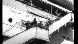 עולים חדשים יורדים מהאניה quotרומאquot בנמל חיפה 1935  סינמטק ירושליםארכיון המדינה [upl. by Isdnil]