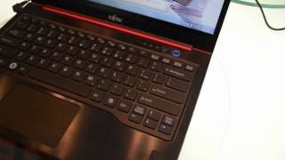 نظره سريعه على حاسب Fujitsu LIFEBOOK U772 [upl. by Hidie895]