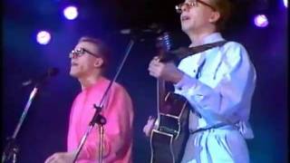 Proclaimers  Sunshine on Leith  semi live on Rockopop Spain 1989 [upl. by Aliam]