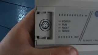 Allen Bradley MicroLogix 1000  Conector de cable serial [upl. by Morven429]