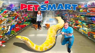 Llevando a Mi Serpiente Gigante a PETSMART I Mascotas Extremas [upl. by Anehta]