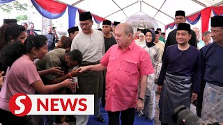 Sultan Ibrahim joins thousands at Johor MBs Raya open house [upl. by Merry650]