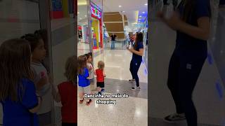 Marcela Jardim faz dancinha no meio do shopping  shortsviral [upl. by Nidya]