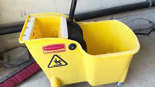 HONEST Review of The Rubbermaid Mop Bucket With Wringer Review [upl. by Omar]