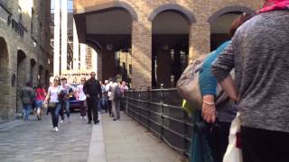 Walking through the Cobbled Streets of Londons South Bank [upl. by Kiele297]