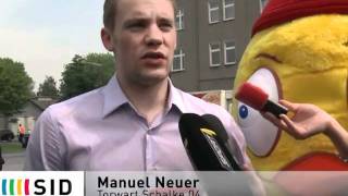 Manuel Neuer eröffnet Döner DriveIn [upl. by Carol-Jean]