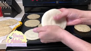 Haciendo tortillas de maiz hechas a mano [upl. by Kcirde]