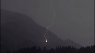 Lightning strike on tree on 21 July 2016  blikseminslag in boom blitz im baum [upl. by Zamir]