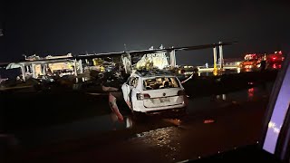 Destrucción y daños por el paso de un enorme tornado en Denton [upl. by Winchell]