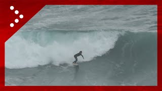 Maltempo in Liguria un surfista sfida le onde a Bogliasco duranta la mareggiata [upl. by Gnot]