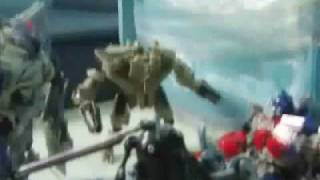 Optimus Prime vs Megatron Starscream and Grindor StopMotion [upl. by Enitsyrhc]