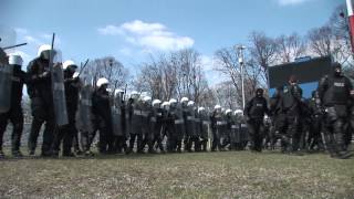 Ćwiczenia policji OPP na stadionie przed EURO 2012  Bydgoszcz  burdy  zamieszki  zadyma [upl. by Isewk645]