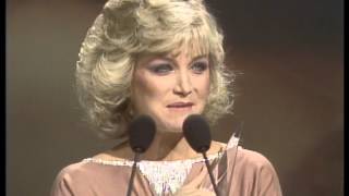 Barbara Mandrell wins Favorite Country Female AMA 1981 [upl. by Nnyrb575]