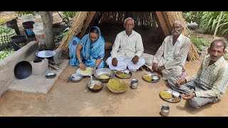 घरातील मोजक्या साहित्यात फक्त १५ मिनिटात बनवा ज्वारीचे खमंग थालीपीठ Thalipeeth Recipe [upl. by Congdon]